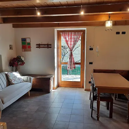 펜션 La Casetta Di Biancaneve Valtellina E Di 두비노