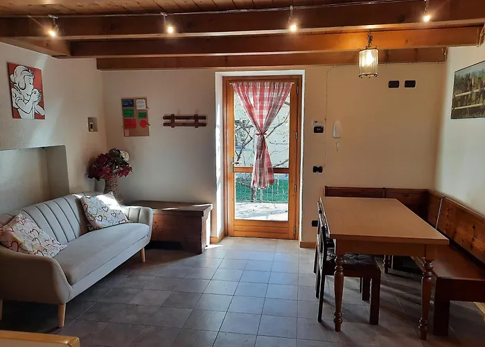 펜션 La Casetta Di Biancaneve Valtellina E Di 두비노